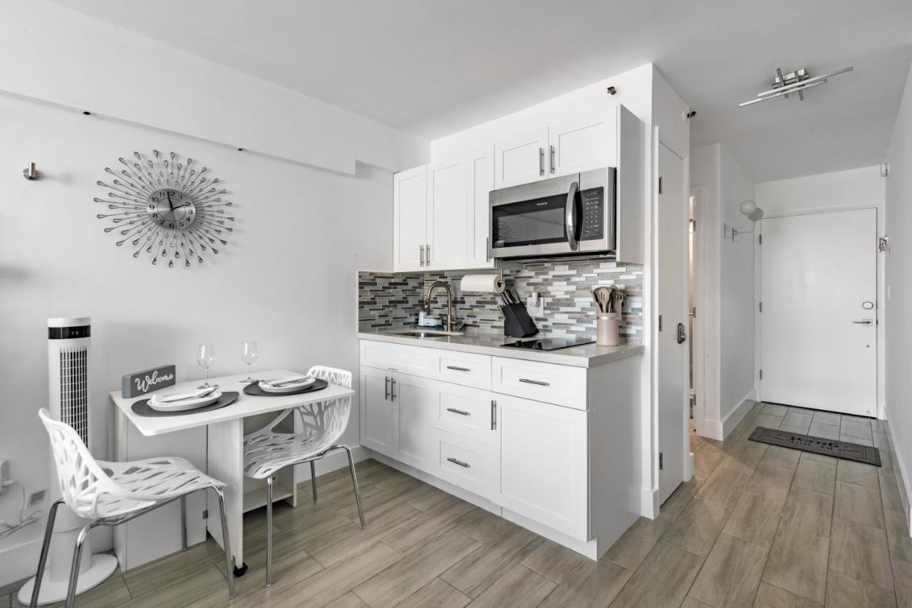 Newly Renovated Oceanfront Studio W/ Balcony - Daytona Beach Appartement Buitenkant foto