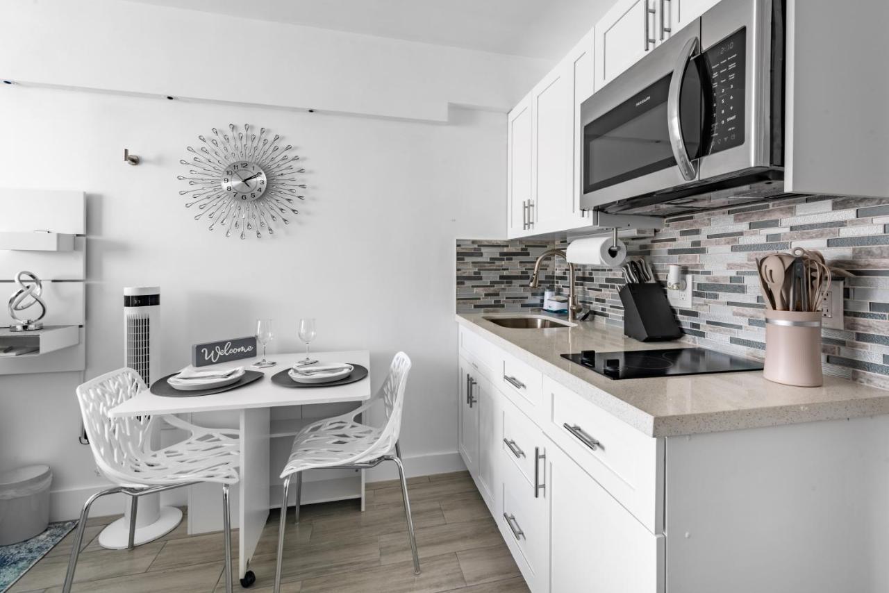 Newly Renovated Oceanfront Studio W/ Balcony - Daytona Beach Appartement Buitenkant foto